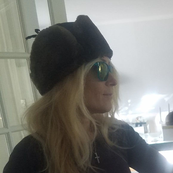 Sheared Beaver And Leather Trooper Trapper RCMP Quilted Hat - Picture 10 of 12